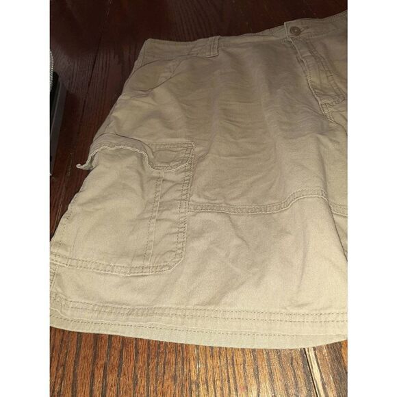 Mens Sz 40 Wrangler Relaxed Fit  Dark Khaki Tan Cargo Carpenter Shorts High Rise - Picture 2 of 4